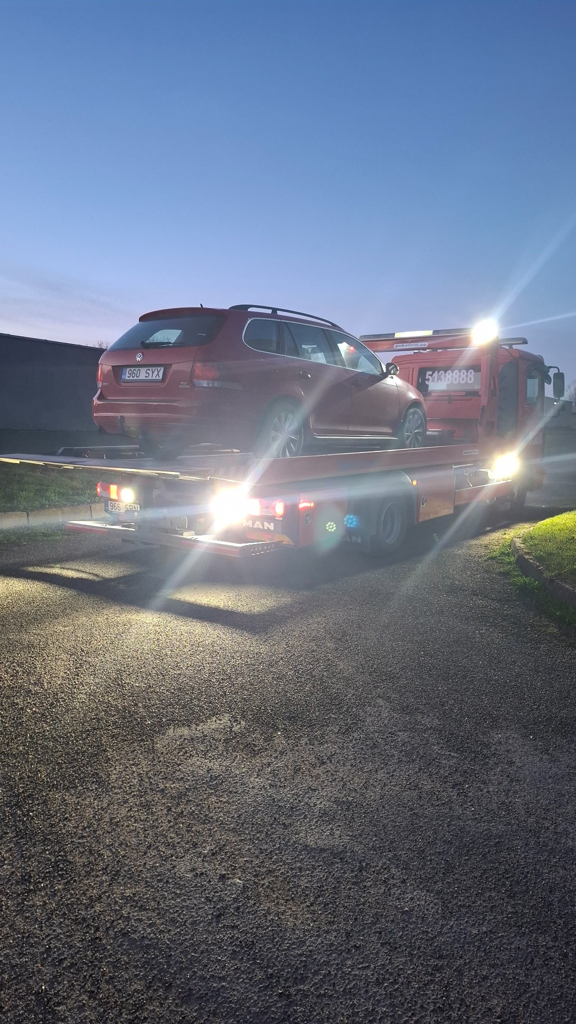 Auto puksiiril